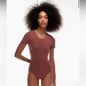 Babaton
CONTOUR CREW BODYSUIT
